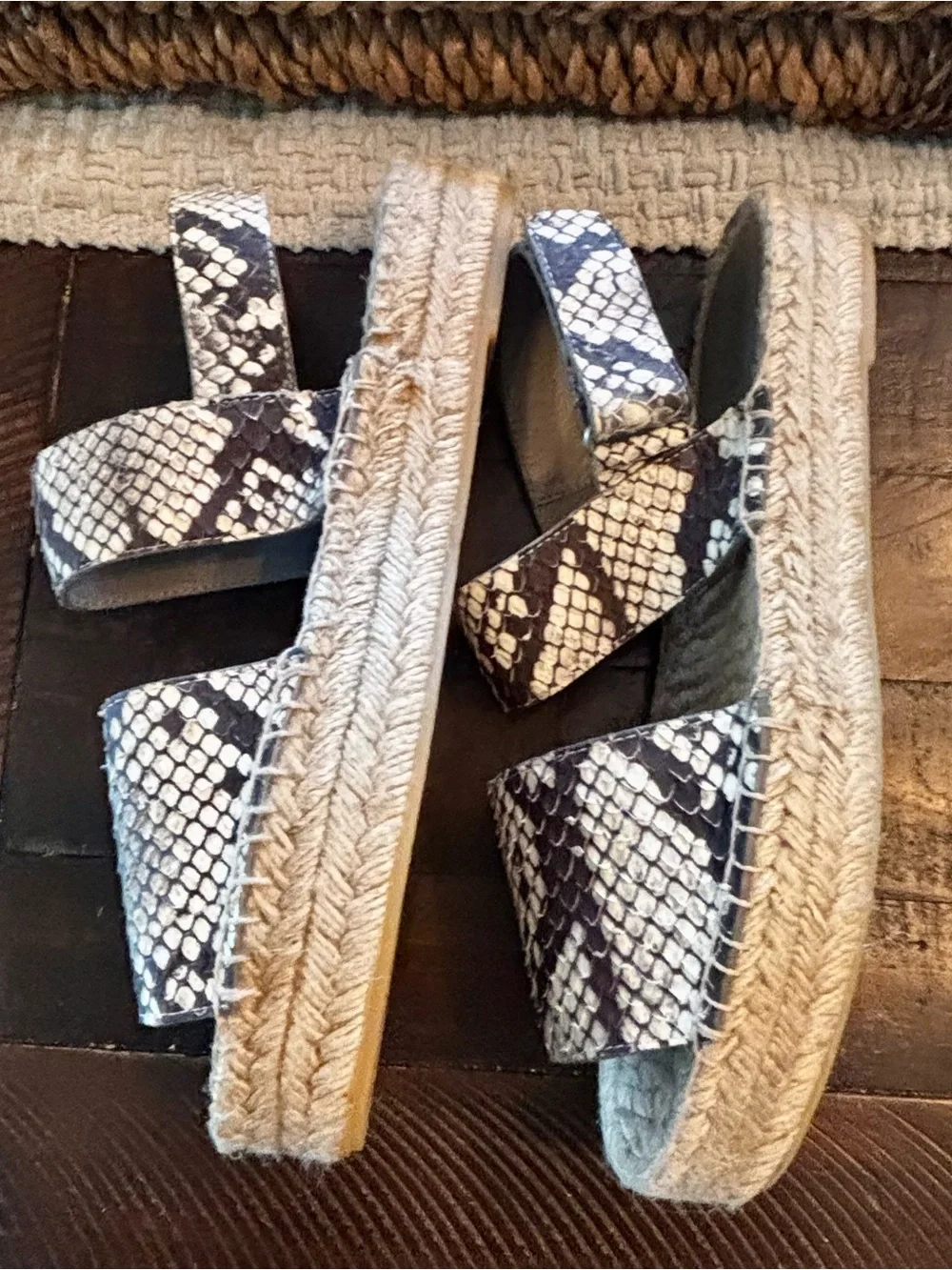 Vince NWT Emilia Black White Snakeskin Espadrille Sandals Platform Size 9